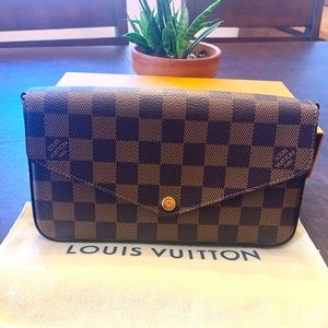 Authentic LV Pochette Felicie DE set.